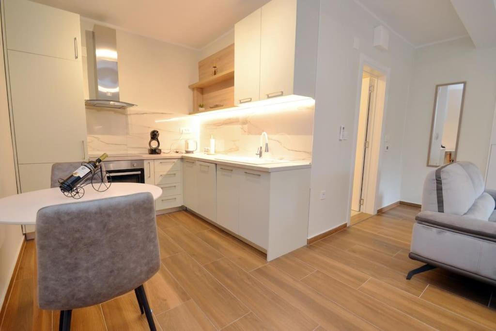 Urban Escape For Two In Kotor Apartment Exterior foto