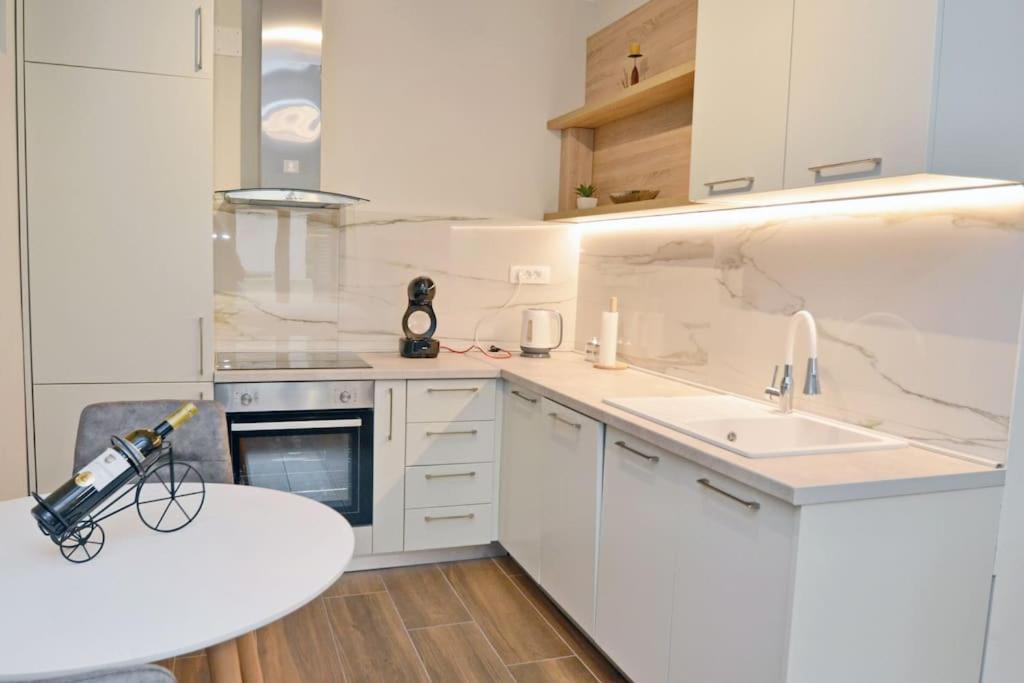 Urban Escape For Two In Kotor Apartment Exterior foto